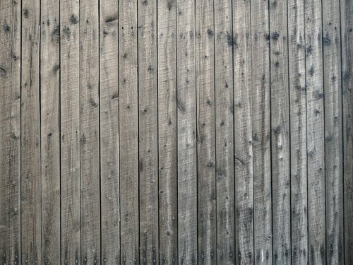 細い木材の壁の写真
