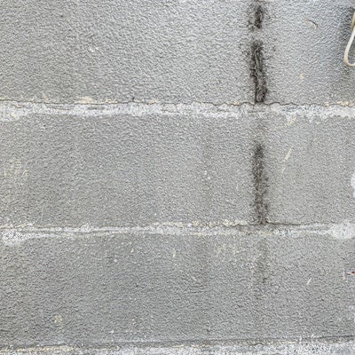 補修後のコンクリート壁のテクスチャーの写真