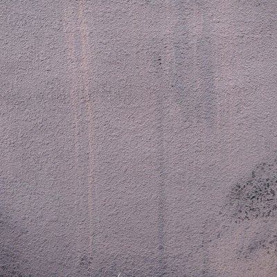 黒ずんだモルタル壁のテクスチャーの写真