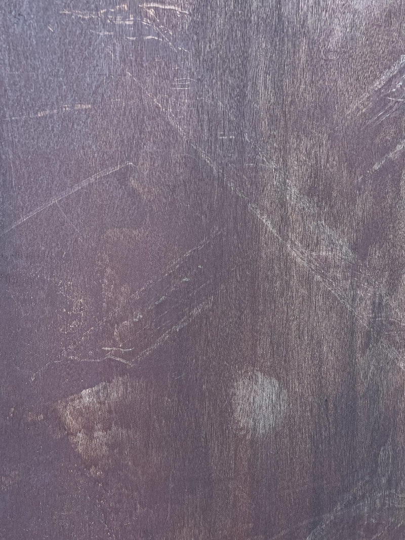 「跡が残るベニア板のテクスチャ」の写真