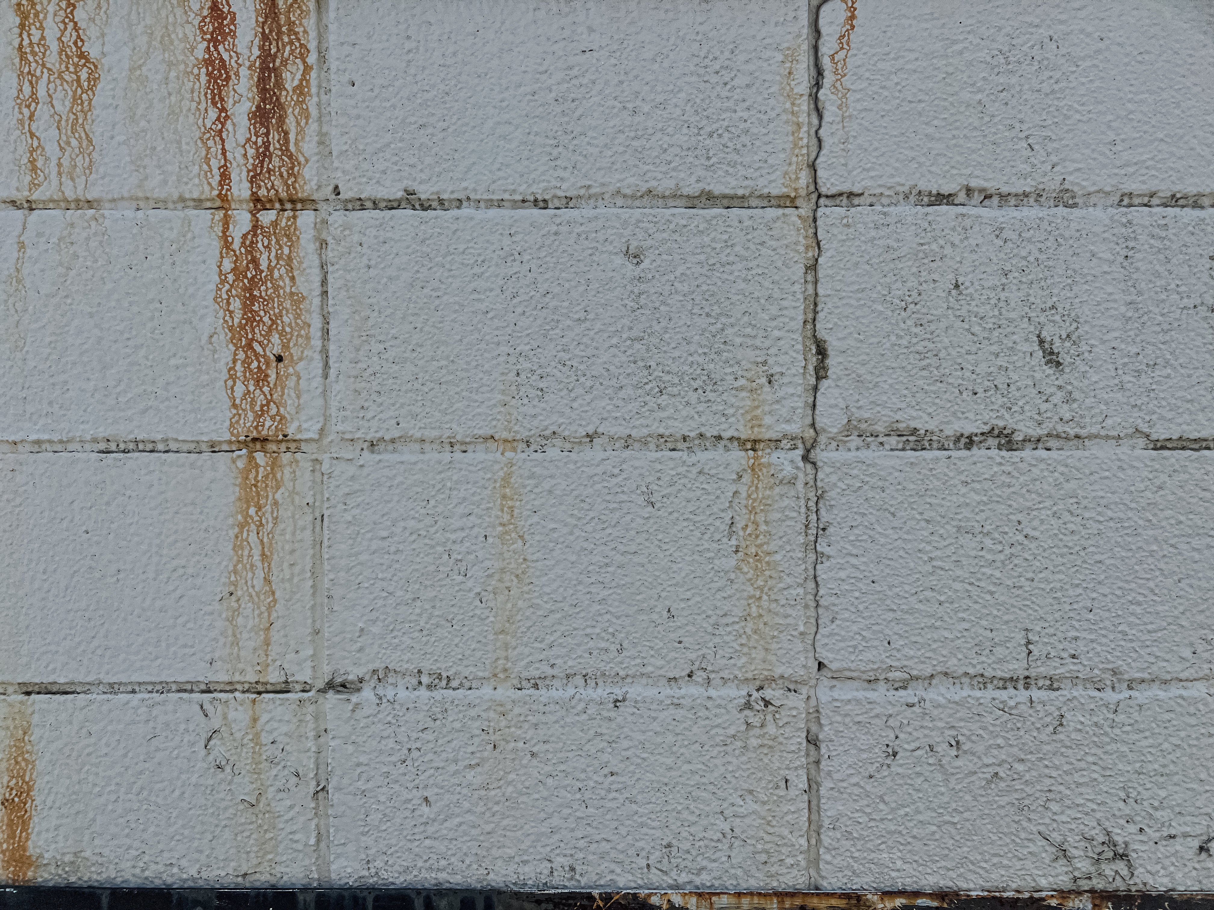 錆が垂れたブロック塀のテクスチャーの無料写真素材 - ID.79430｜ぱくたそ