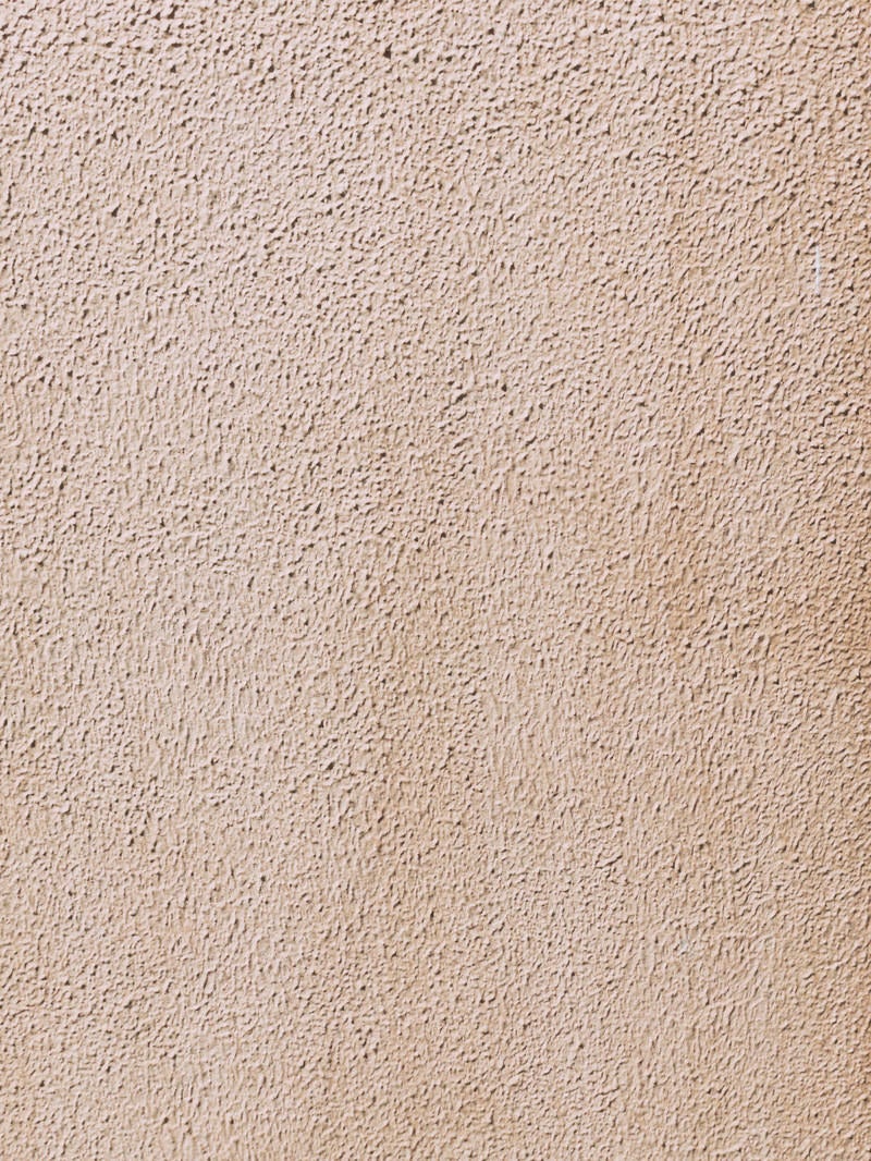 「茶色くシミが浮かぶモルタル壁（テクスチャ）」の写真
