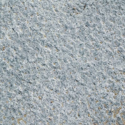 乾いた土が溝に散らばる石材（テクスチャー）の写真