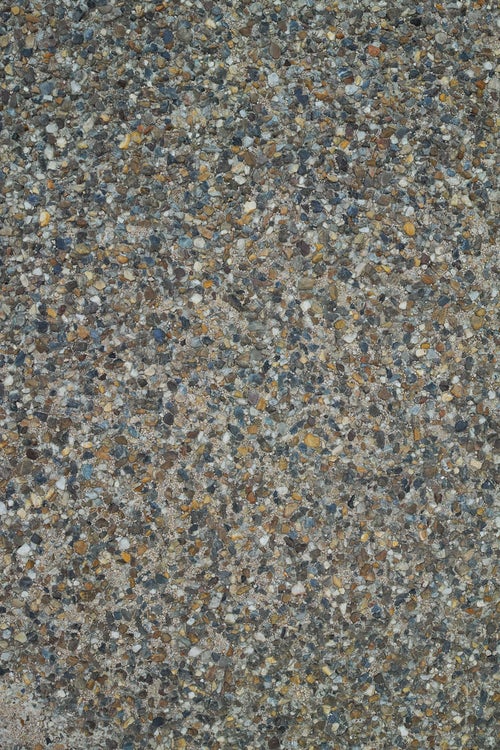 様々な色や形の砂利敷きの地面（テクスチャー）の写真