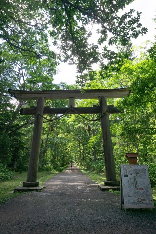 戸隠神社大鳥居と案内図の写真