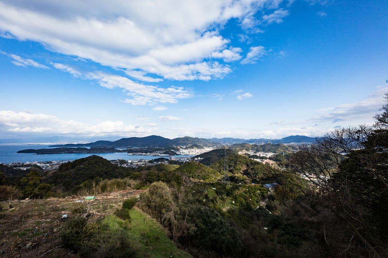 鳴鼓岳から見下ろす時津町の港の写真