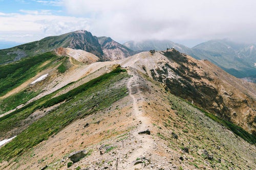 十勝岳から上ホロカメットク山への道の写真