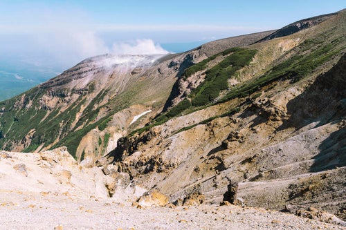 火山活動活発な噴気孔の写真