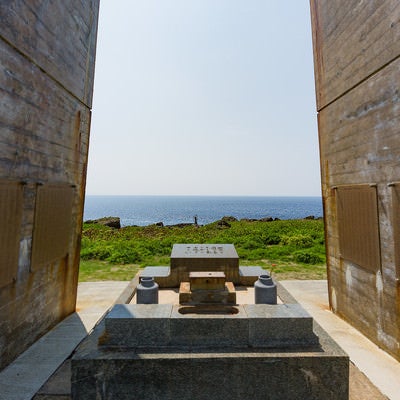 戦艦大和慰霊塔の慰霊碑の写真