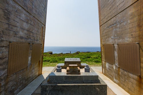 戦艦大和慰霊塔の慰霊碑の写真