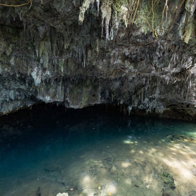 湾屋洞穴（ウンブキ）の写真