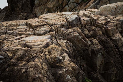 不思議な形をするムシロ瀬の花崗岩の写真