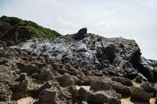 犬田布海岸のメランジ堆積物の写真