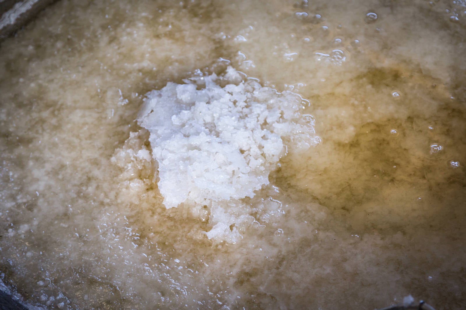 「製塩して天然の塩」の写真