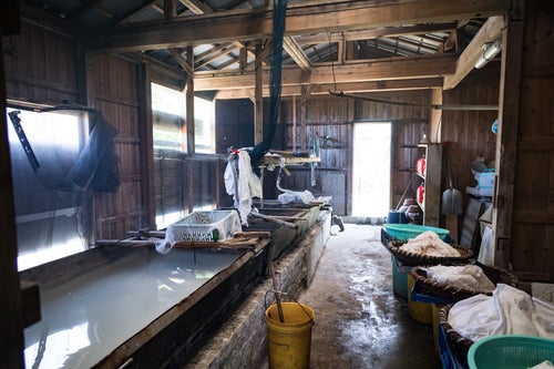 伝統製法で製塩する「ましゅ屋」の写真