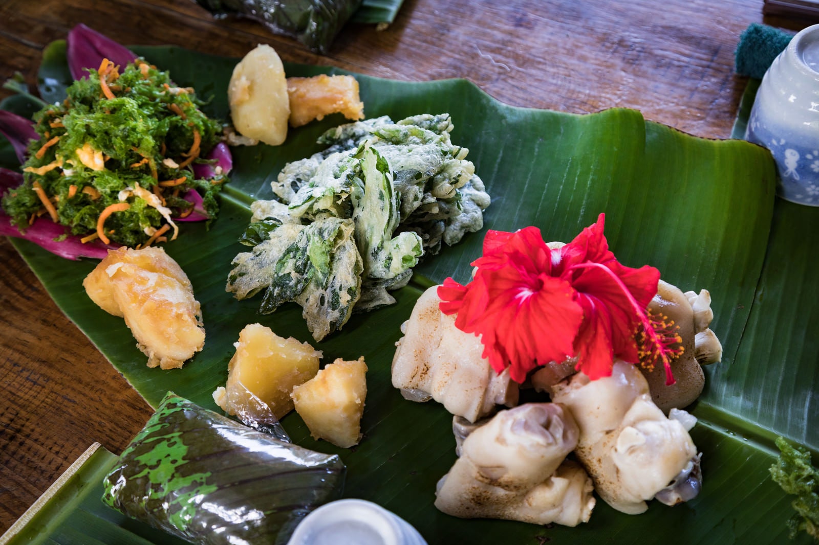 「あおさの唐揚げなど徳之島の伝統料理」の写真