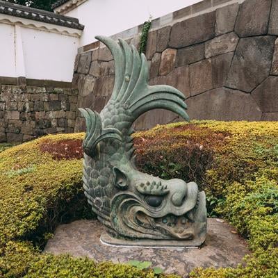 江戸城大手門の記憶を伝える皇居の青銅製鯱の写真