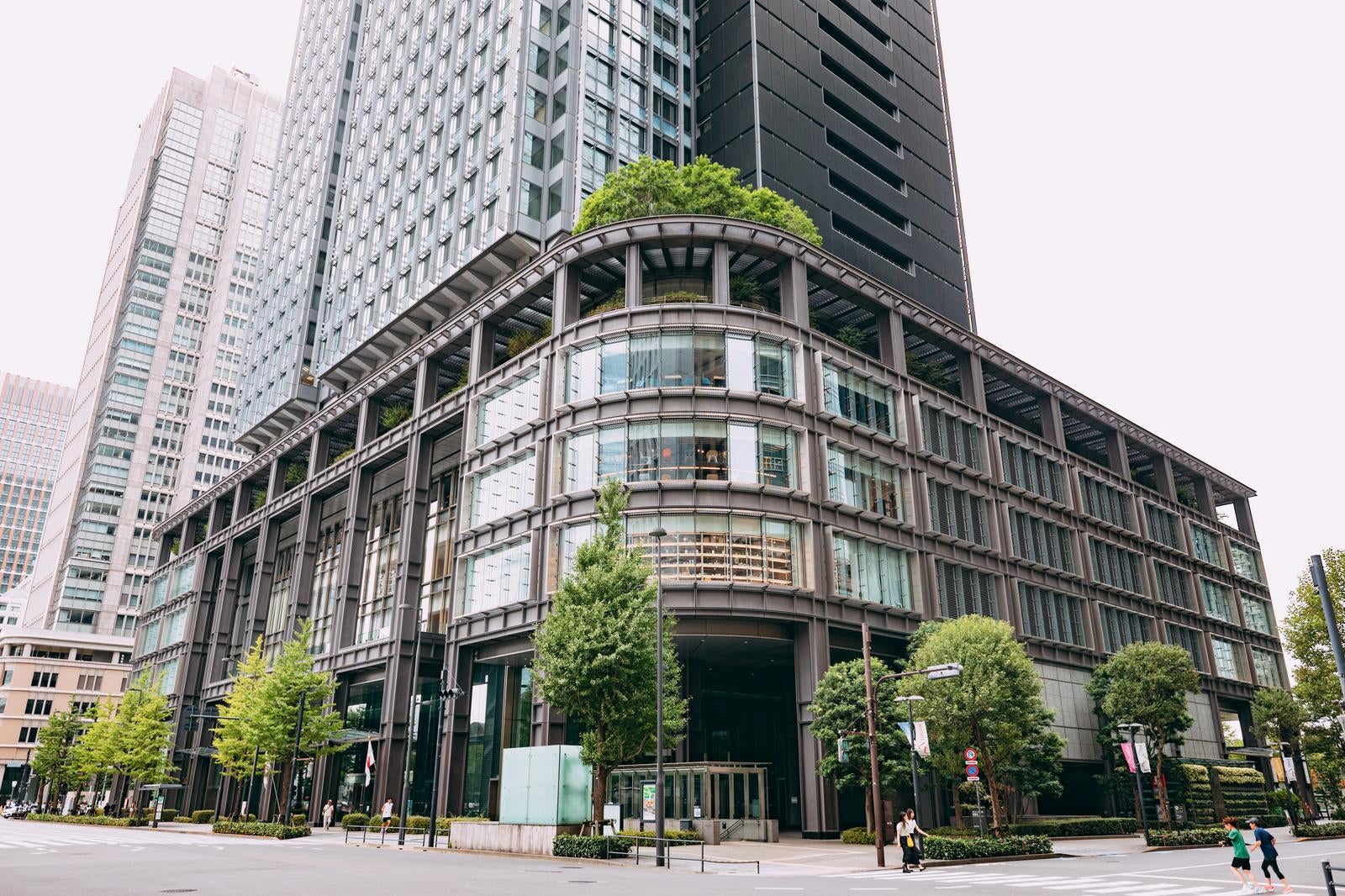 「東京駅前、新丸の内ビルディング」の写真