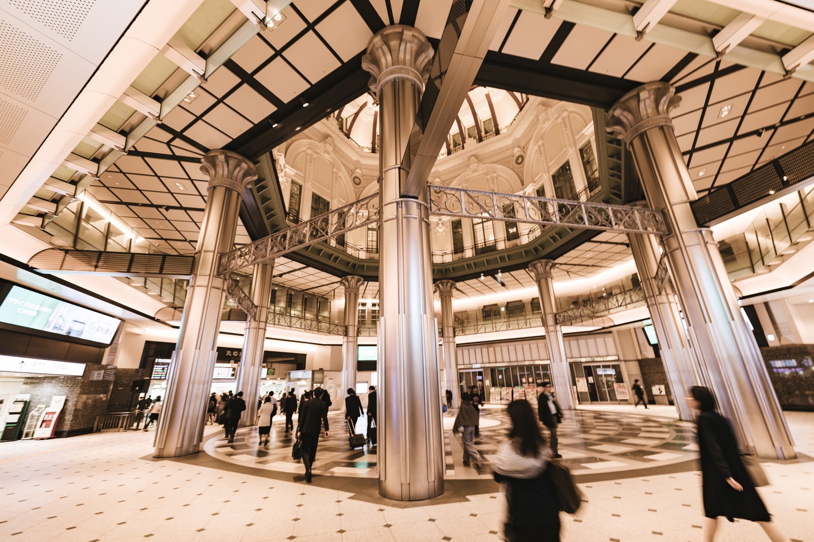 「東京駅丸の内口改札構内」の写真