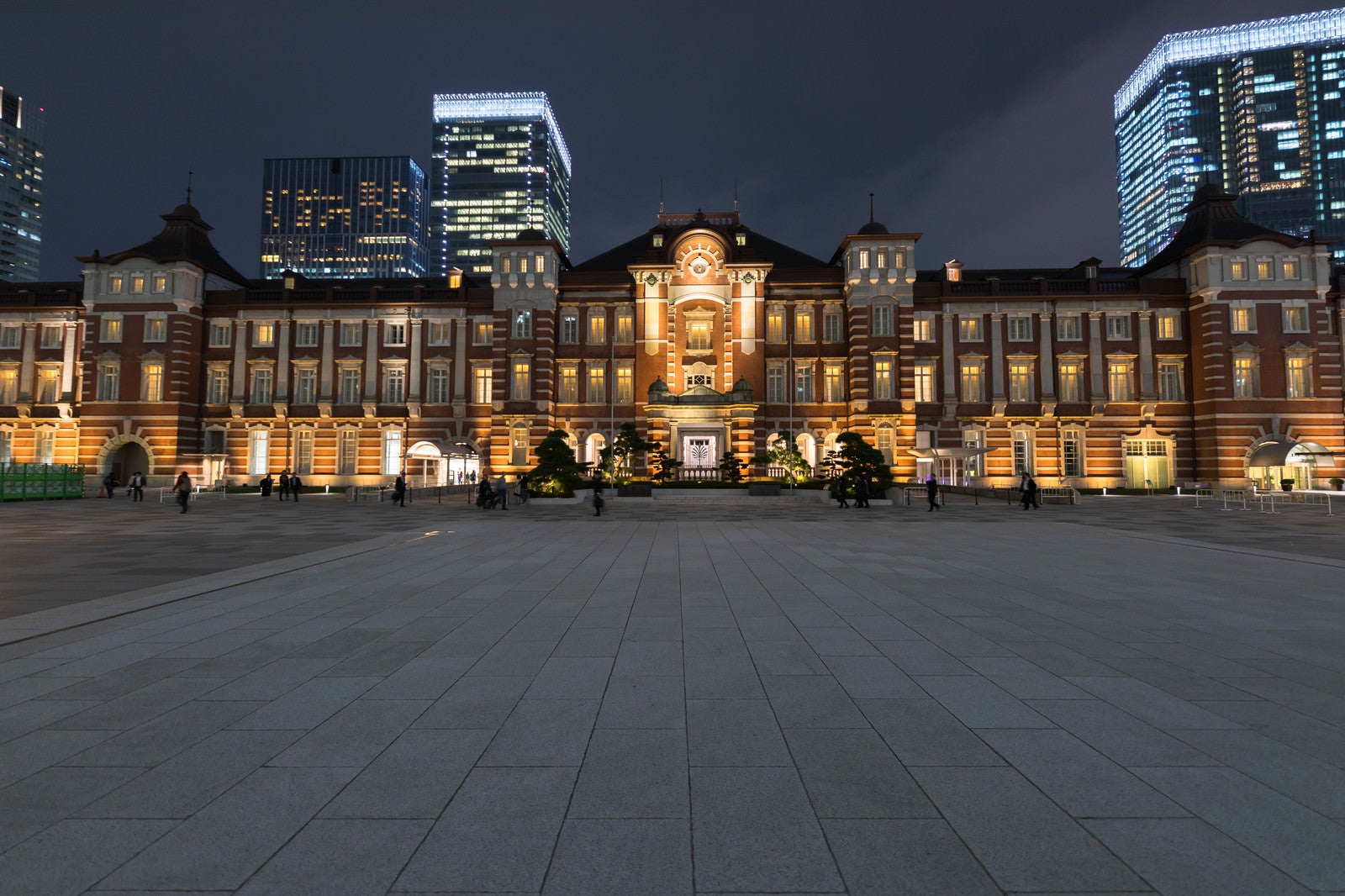 「東京駅の夜景」の写真