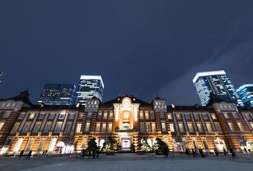 東京駅丸の内口（夜景）の写真