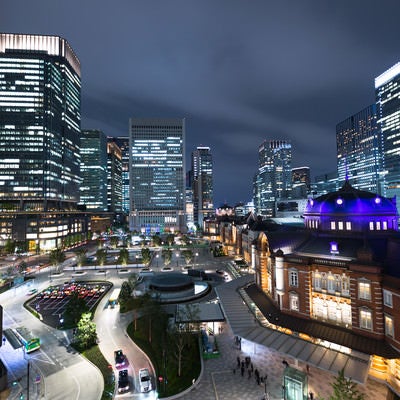 KITTE（キッテ）屋上庭園からの東京駅夜景の写真
