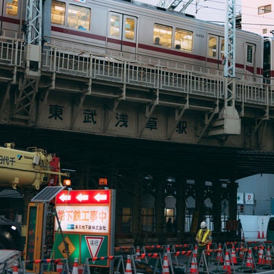 東武浅草駅高架橋下の工事現場の写真