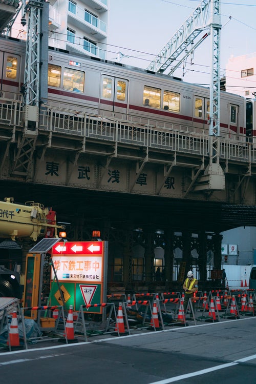 東武浅草駅高架橋下の工事現場の写真