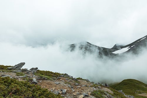 硫黄岳山頂付近と霧の写真