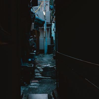 三重県答志島の狭く入り組んだ路地の写真