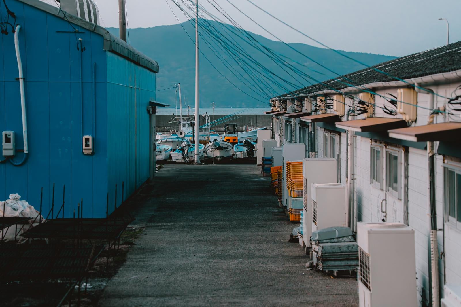 「和具の港に並ぶ作業小屋」の写真