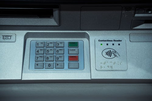 ATMの番号入力とリーダーの写真