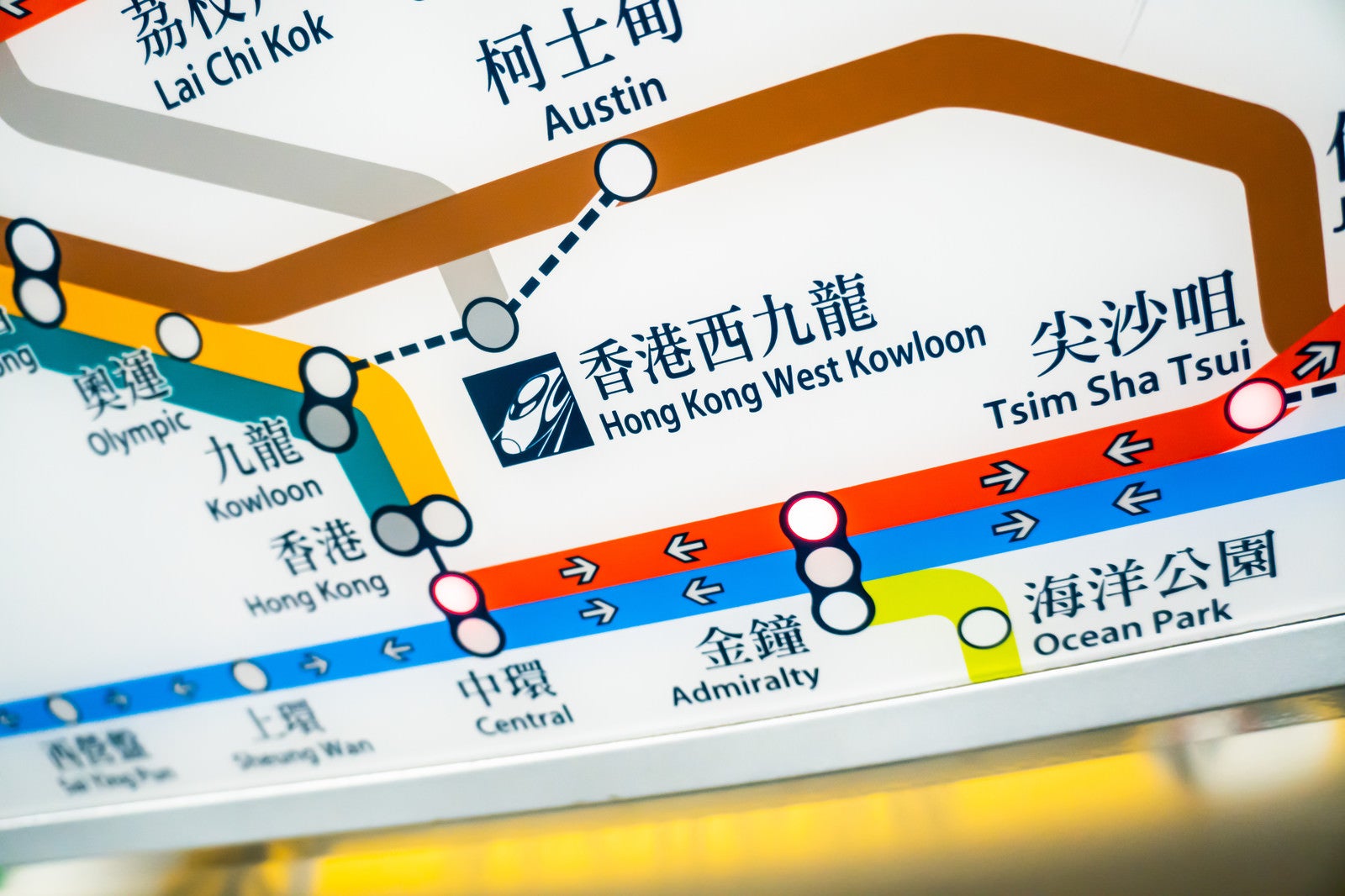 「イミグレが設置されてる広深港高速鉄道の香港西九龍駅の案内図」の写真