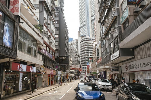 香港の尖沙咀にある通りカーナーボンロード（Carnarvon Road ）の写真