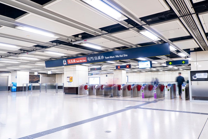 尖沙咀駅と構内で繋がっている尖東駅の改札の写真