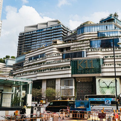 香港の尖沙咀にあるK11ミュージアムの向かいの道路を整備中の写真