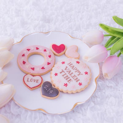 バレンタインのアイシングクッキーの写真
