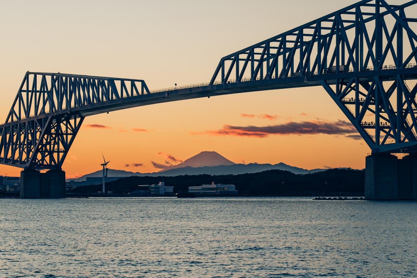 「ゲートブリッジと富士山のコラボレーション」の写真