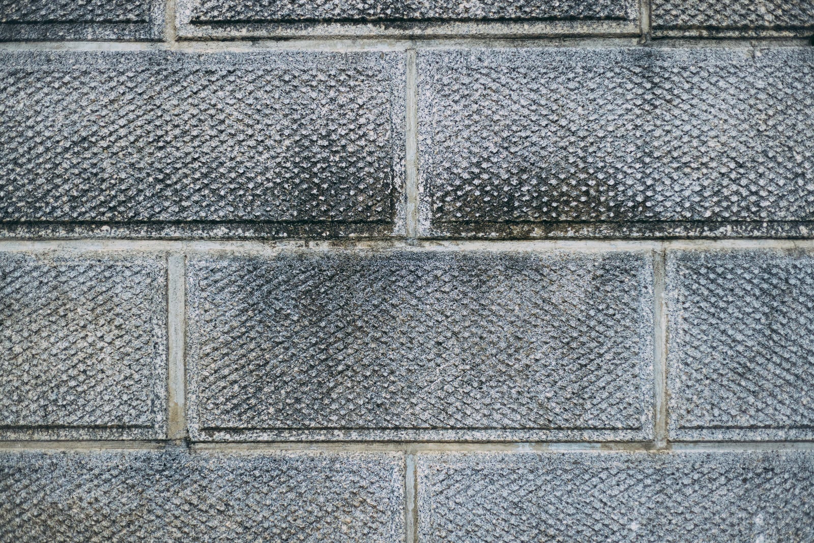 「表面に模様のあるブロック塀のテクスチャー」の写真