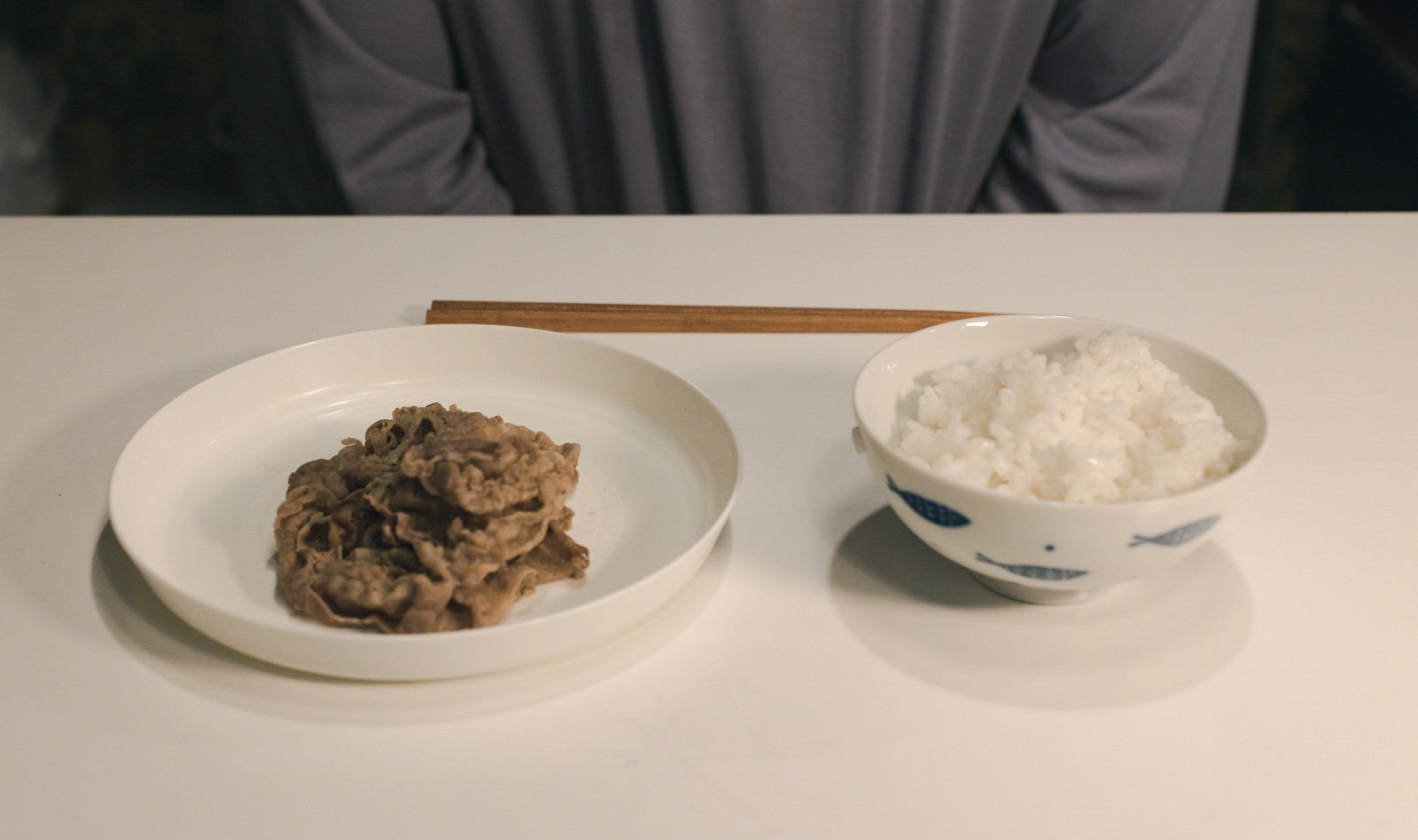 「肉（牛皿）とご飯」の写真