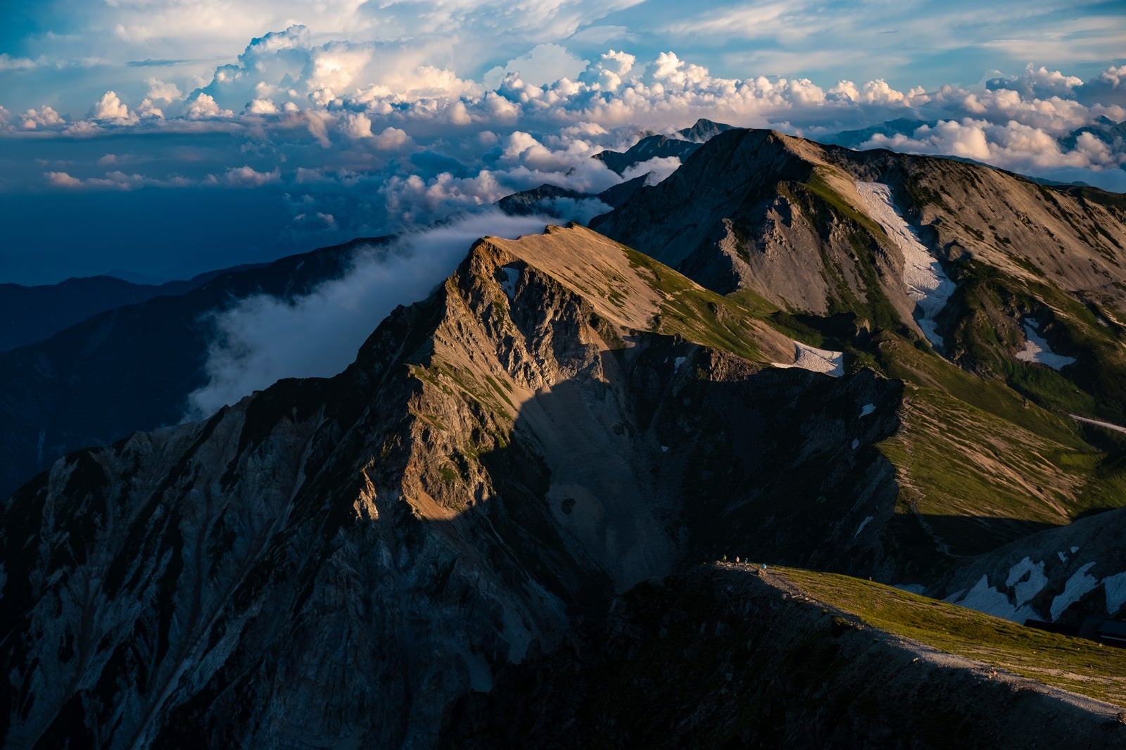 「夕暮れ間近の白馬連峰」の写真
