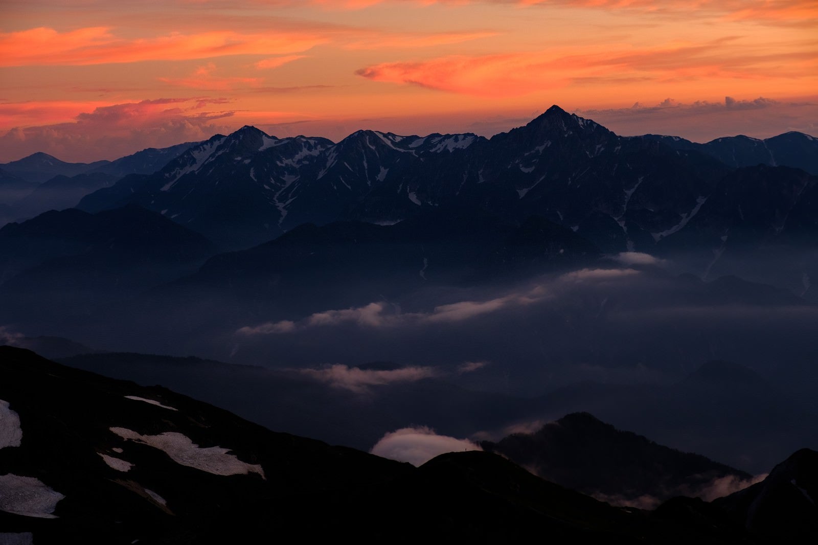「白馬岳から望む夕日に染まる立山連峰」の写真