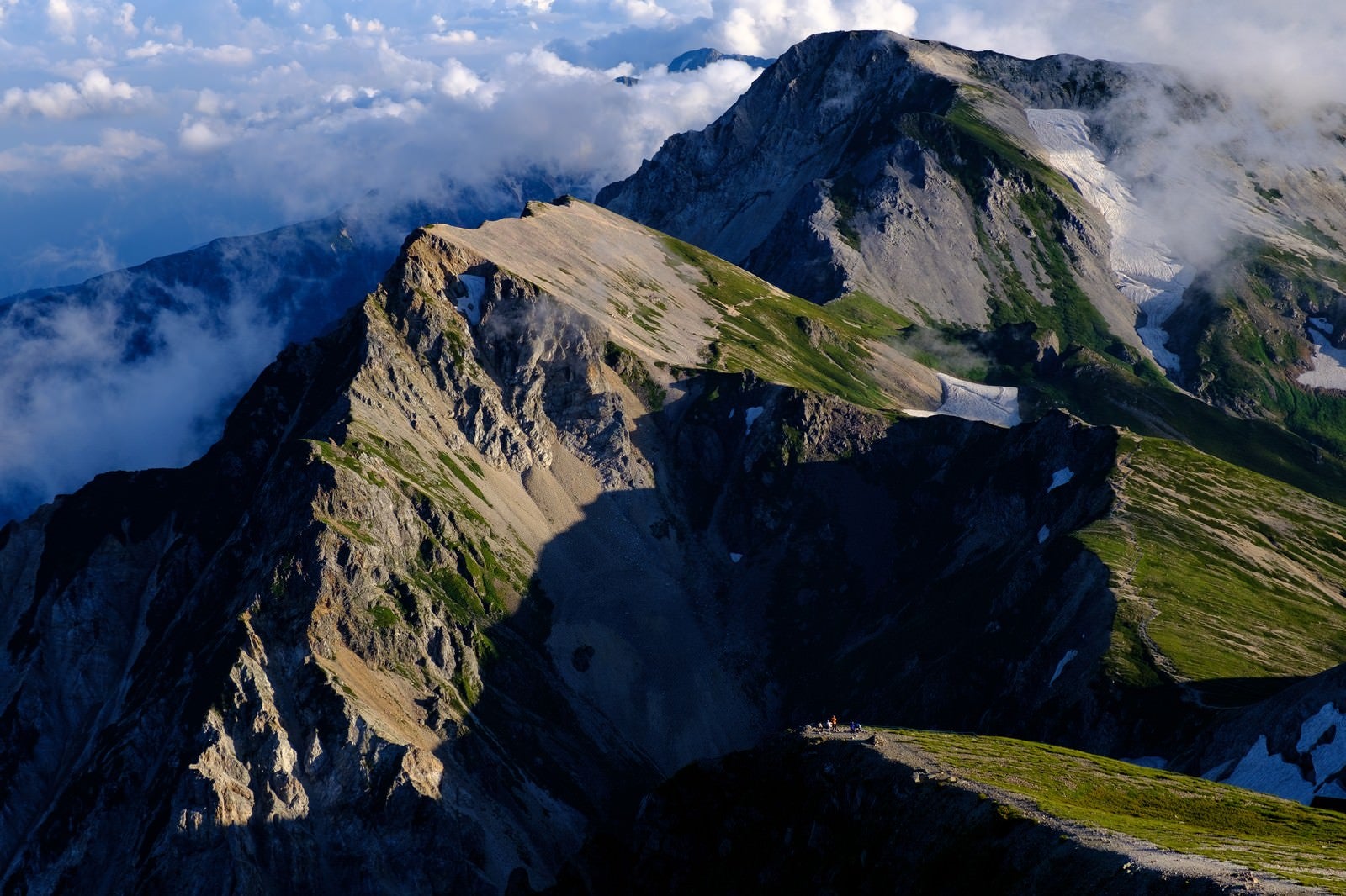 「白馬岳から望む杓子岳と白馬鑓ヶ岳」の写真