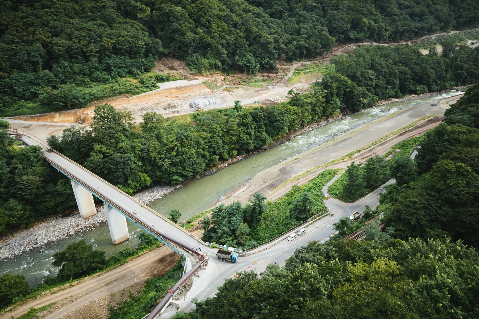 「工事が着々とすすむ八ッ場ダムの様子」の写真