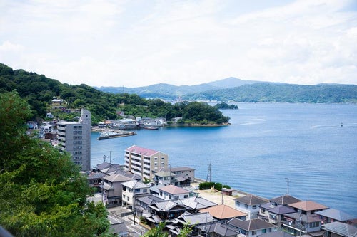 港の響きと海峡と広島の景色の写真