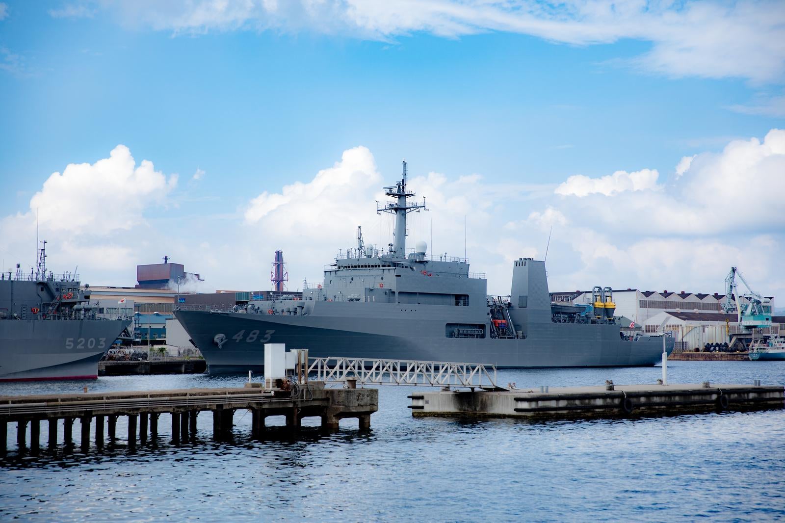「呉基地と広島の海上自衛」の写真