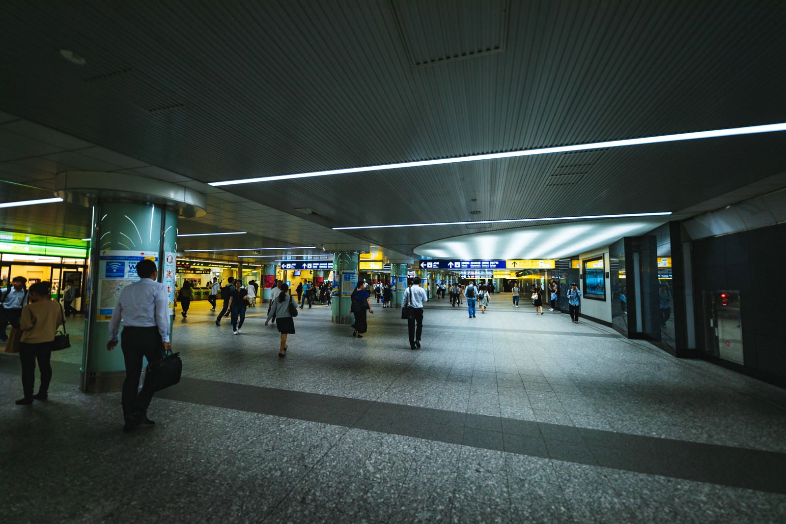 「横浜駅地下連絡通路」の写真