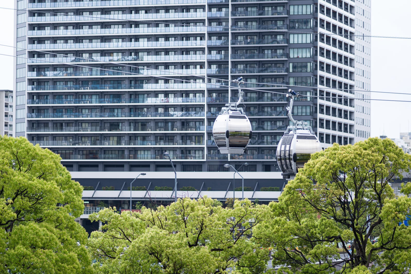 「横浜エアキャビン（都市型循環式ロープウェイ）」の写真
