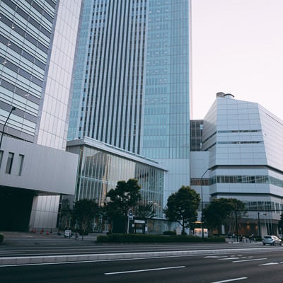 中区の北仲通南に移転した横浜新市庁舎の写真