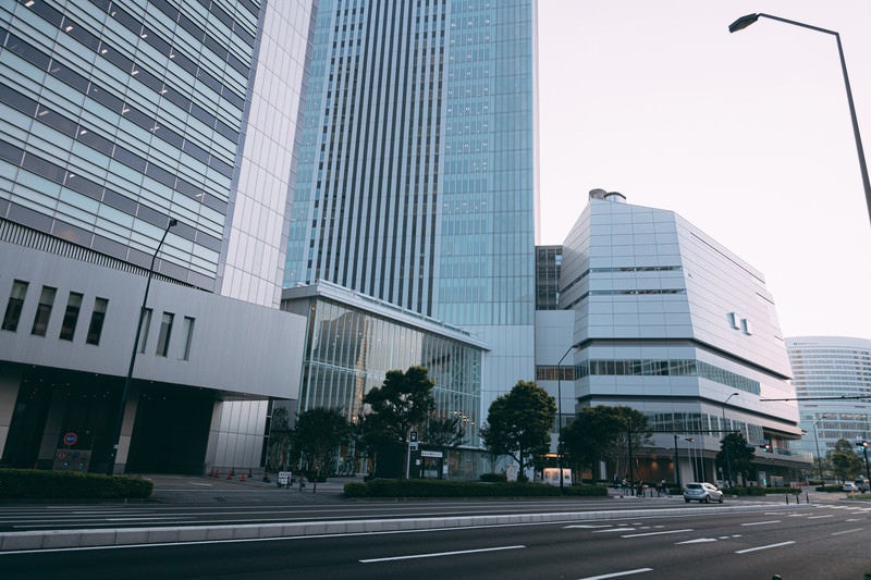 中区の北仲通南に移転した横浜新市庁舎の写真